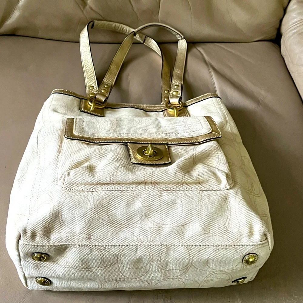 - Authentic Coach Signature Penelope Linen Tote/Purse.
